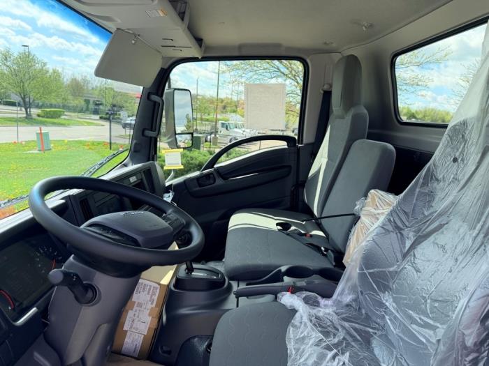 2027 Isuzu NRR - image 15