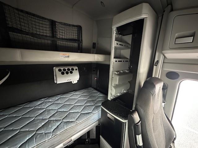 2022 Kenworth T680-11