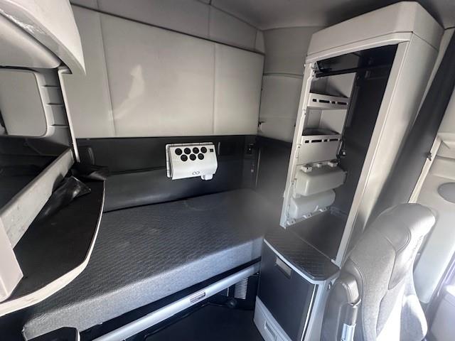 2022 Kenworth T680-12