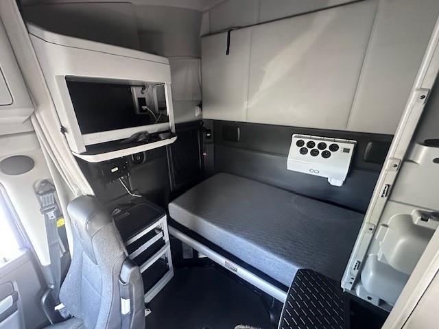 2022 Kenworth T680-13