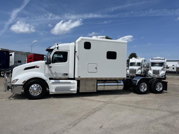 2023 Peterbilt 579-1