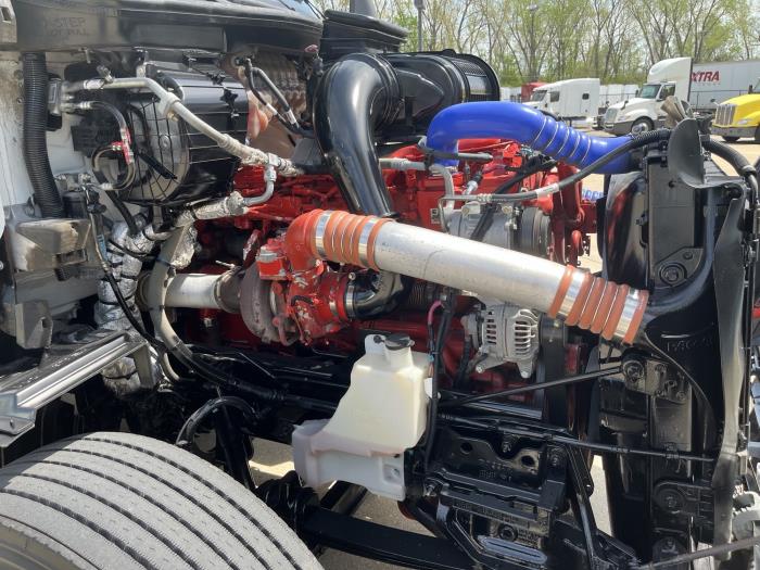 2023 Peterbilt 579-8