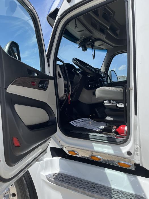 2023 Peterbilt 579-10