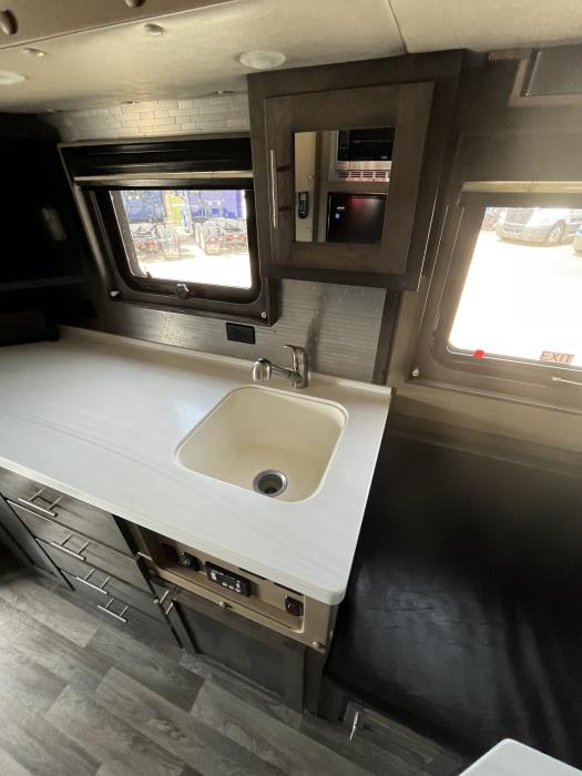 2023 Peterbilt 579-21