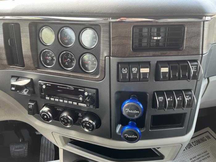 2023 Peterbilt 579-25