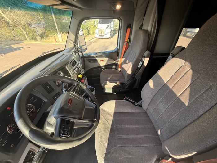 2022 Peterbilt 579-9