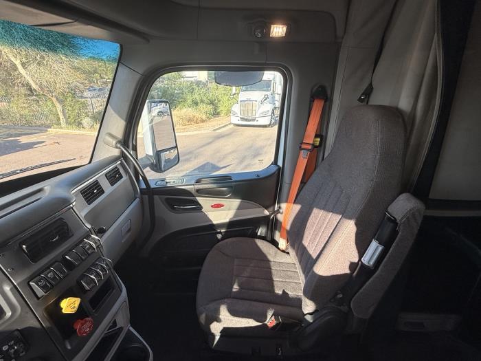 2022 Peterbilt 579-12