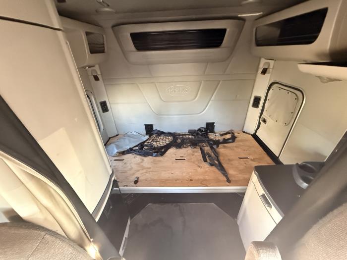 2022 Peterbilt 579-13