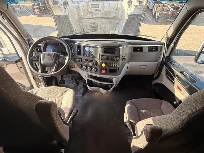 2022 Peterbilt 579-14
