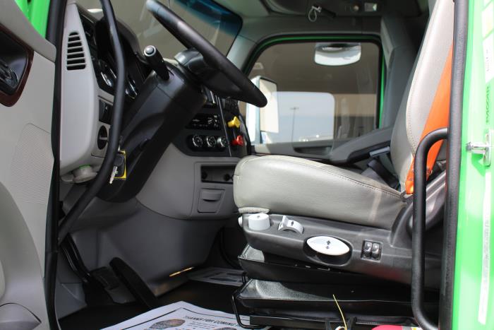 2021 Peterbilt 567-8