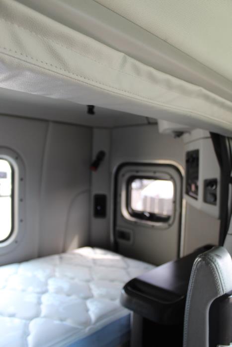 2021 Peterbilt 567-14