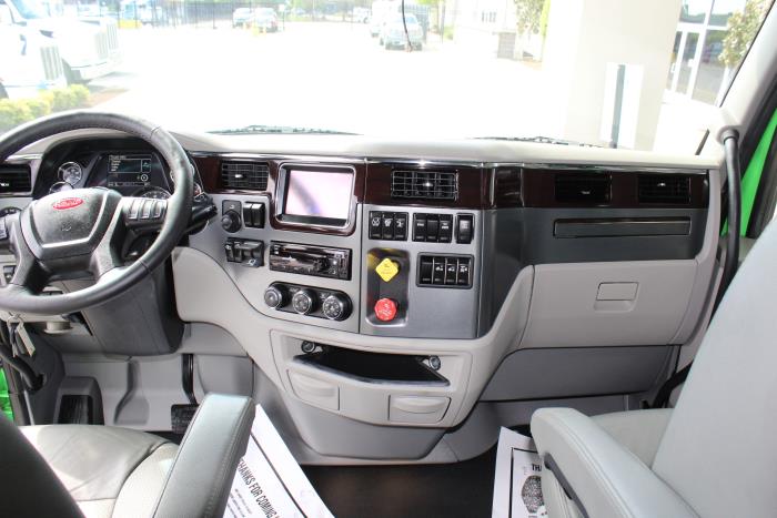 2021 Peterbilt 567-15