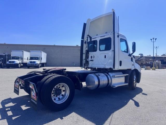 2019 Freightliner Cascadia-3