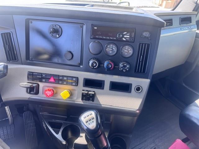 2019 Freightliner Cascadia-8