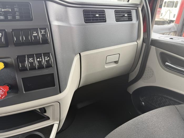 2022 Peterbilt 579-4