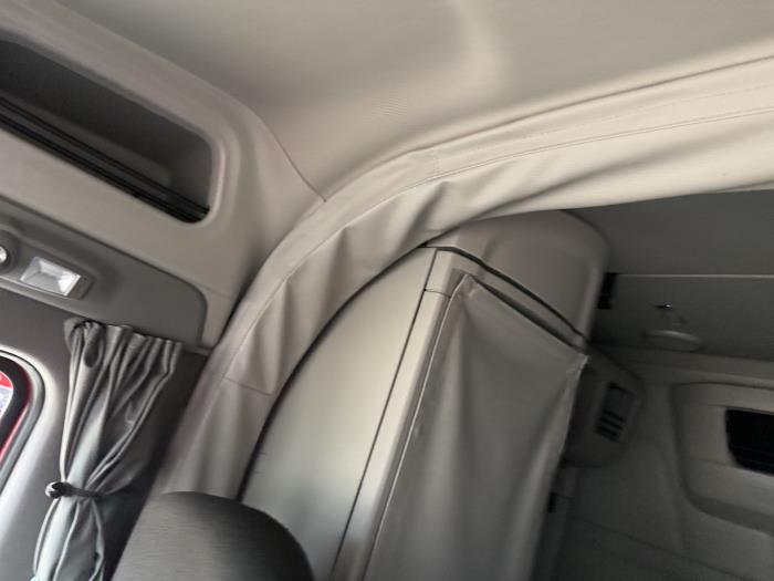 2022 Peterbilt 579-8