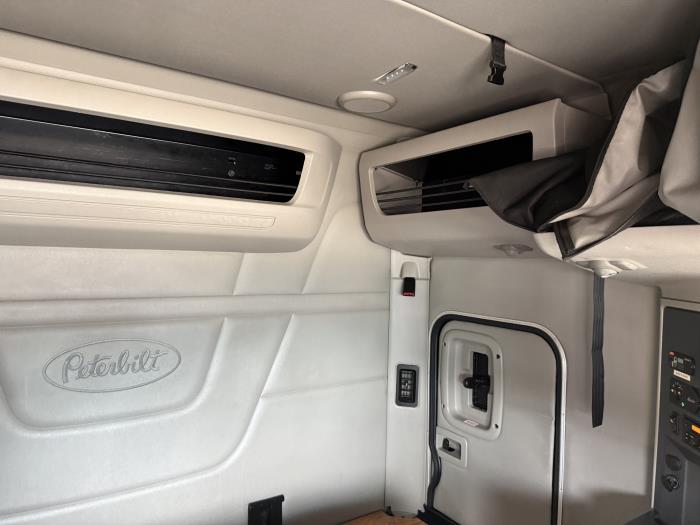 2022 Peterbilt 579-11