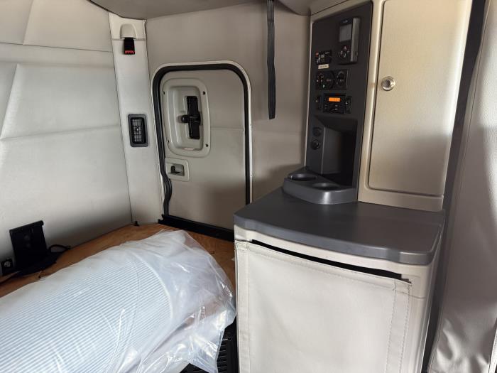 2022 Peterbilt 579-12