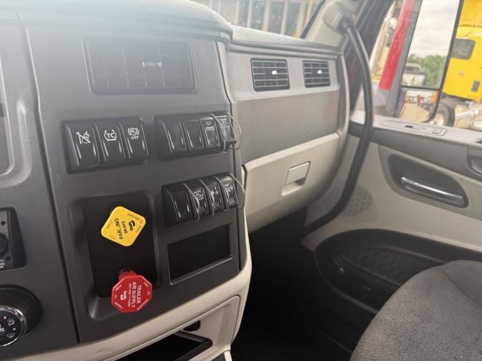 2022 Peterbilt 579-6