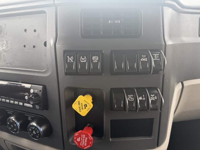 2022 Peterbilt 579-7