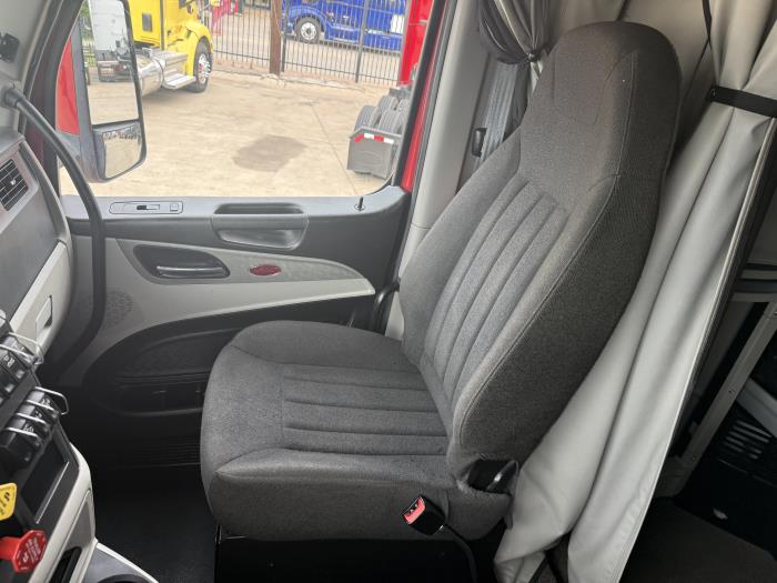 2022 Peterbilt 579-8