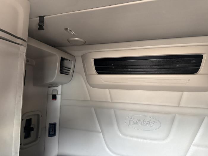 2022 Peterbilt 579-10