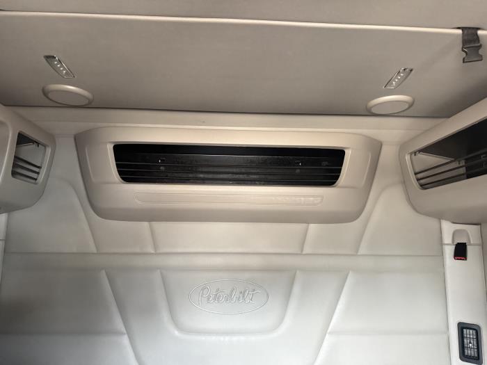 2022 Peterbilt 579-12