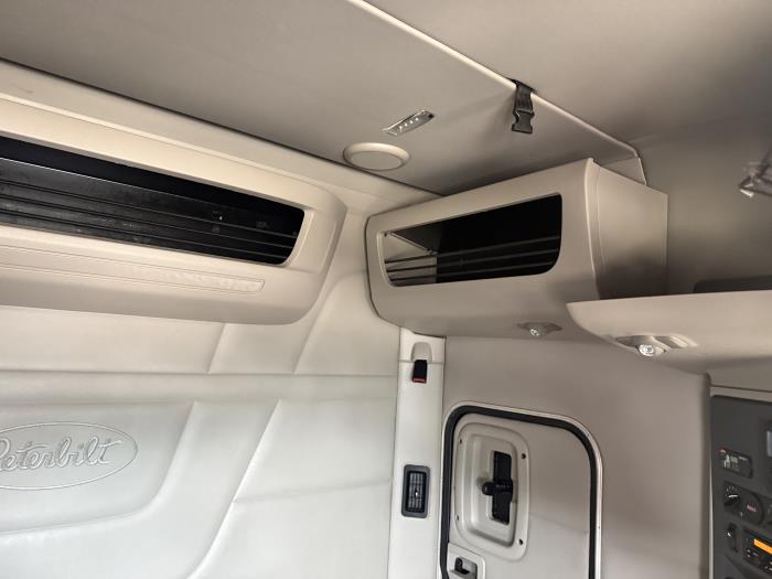 2022 Peterbilt 579-13