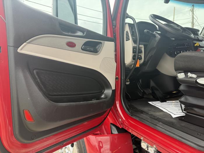 2022 Peterbilt 579-18