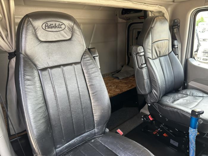2021 Peterbilt 567-8