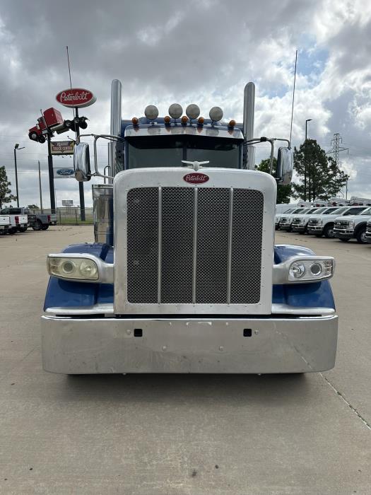 2023 Peterbilt 389-2