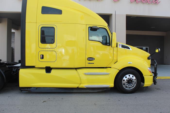 2022 Kenworth T680-2