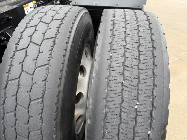 2022 Kenworth T680-21