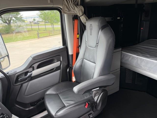 2022 Kenworth T680-29