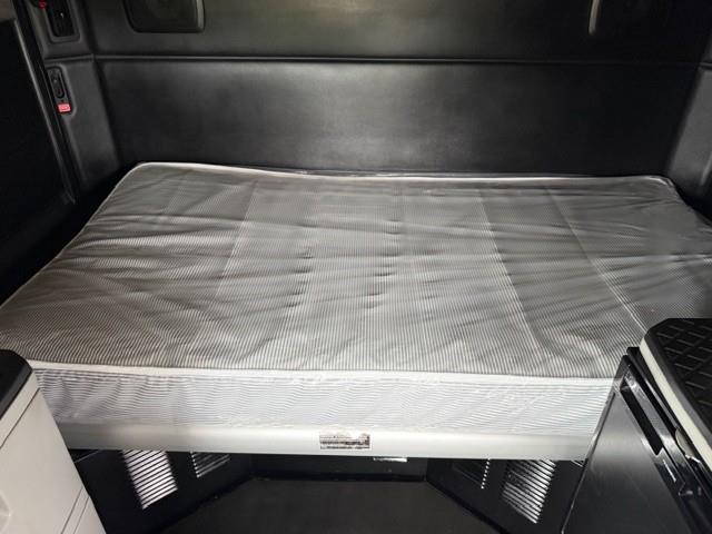 2022 Kenworth T680-33