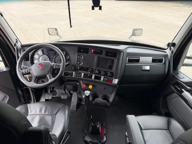 2022 Kenworth T680-35