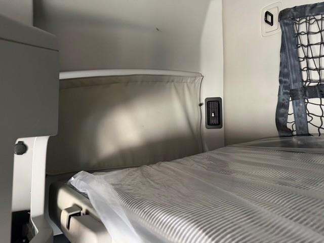 2022 Kenworth T680-42