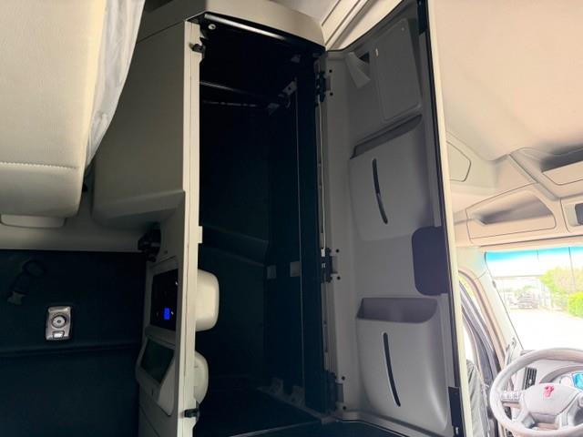 2022 Kenworth T680-47