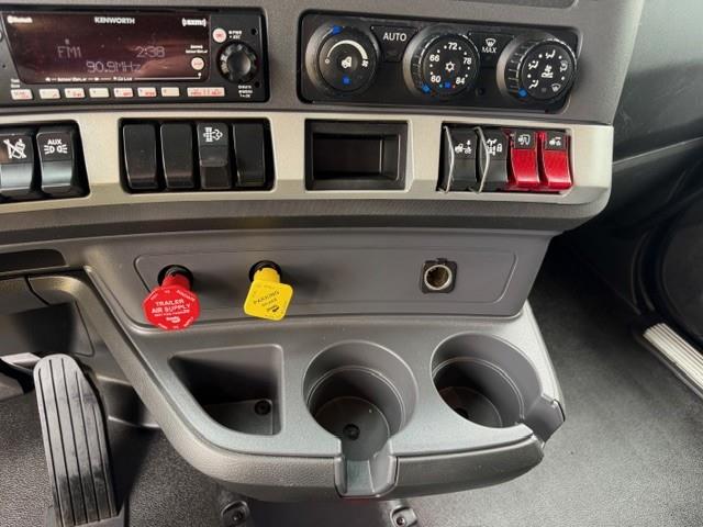 2022 Kenworth T680-56