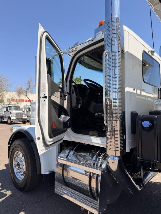 2027 Peterbilt 589-15