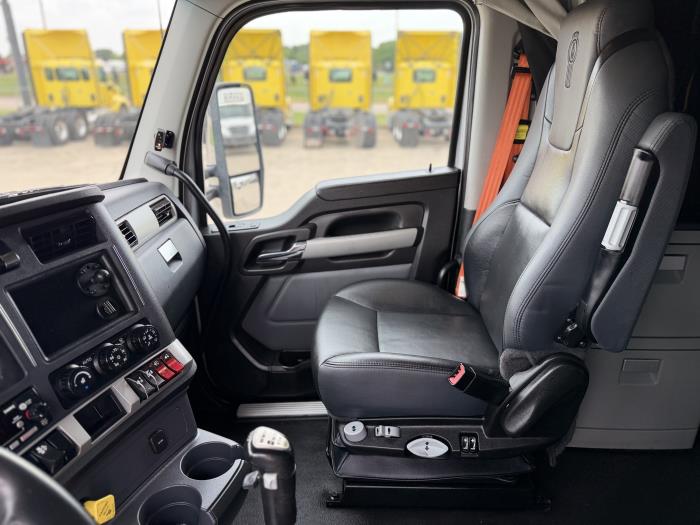 2022 Kenworth T680-21