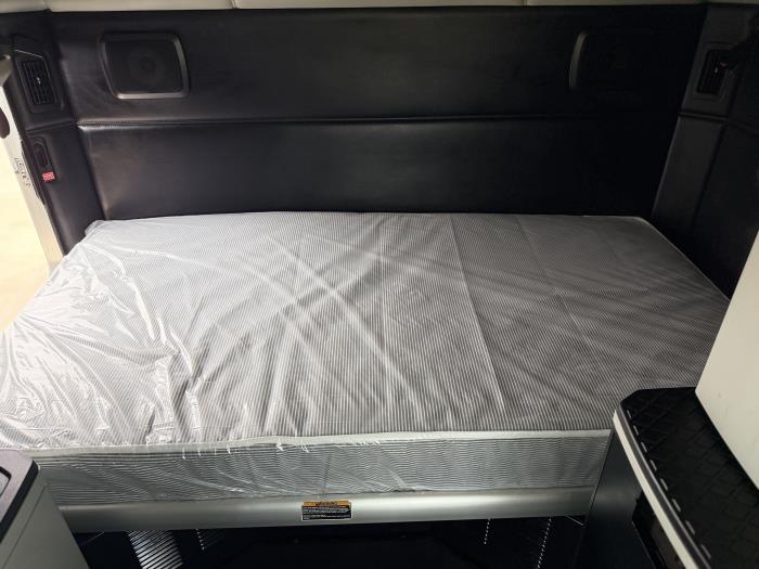 2022 Kenworth T680-25