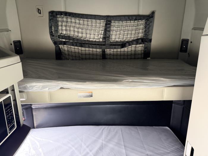 2022 Kenworth T680-26