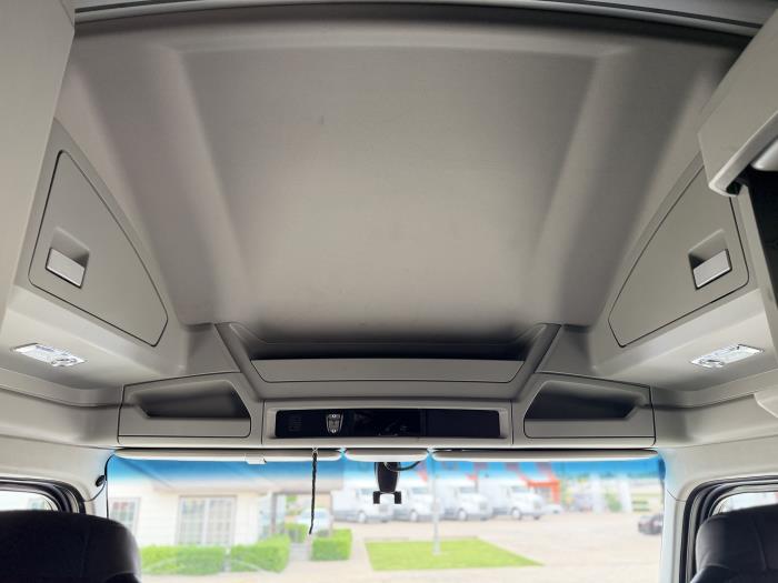 2022 Kenworth T680-28