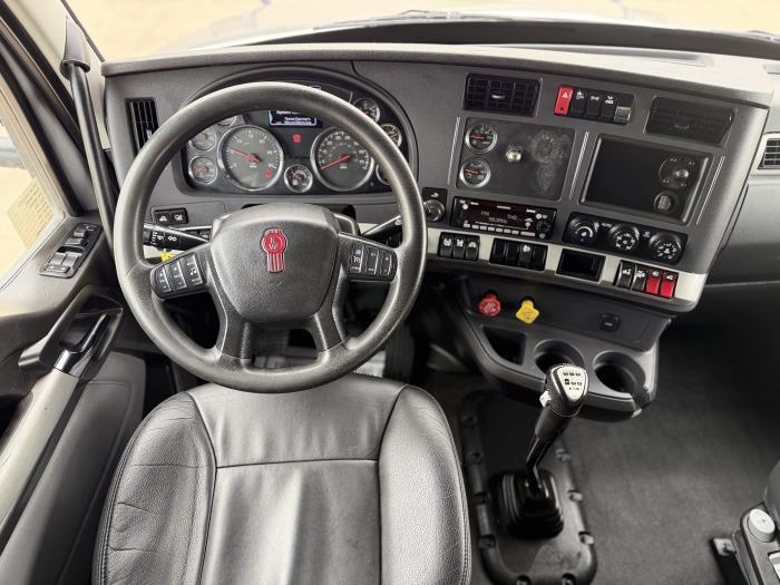 2022 Kenworth T680-29