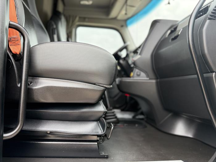 2022 Kenworth T680-31