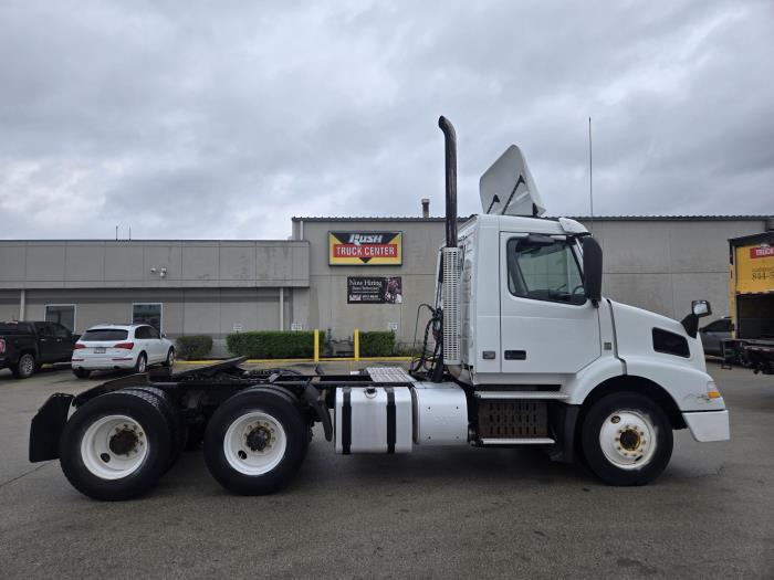 2016 Volvo VNL300-2