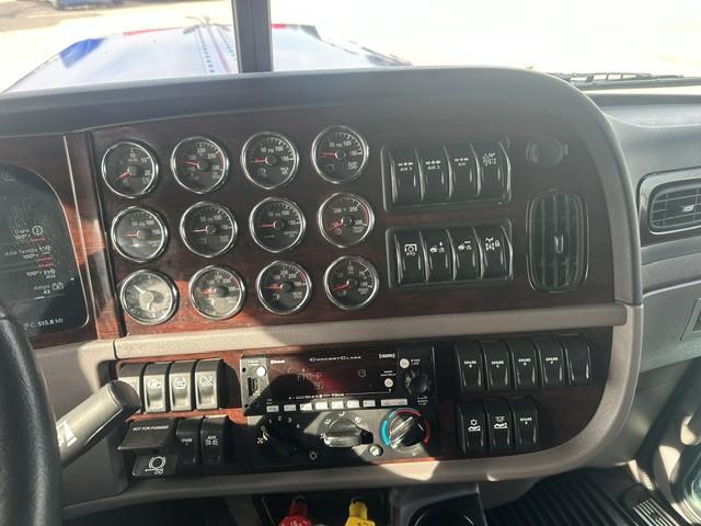 2024 Peterbilt 389 - image 4