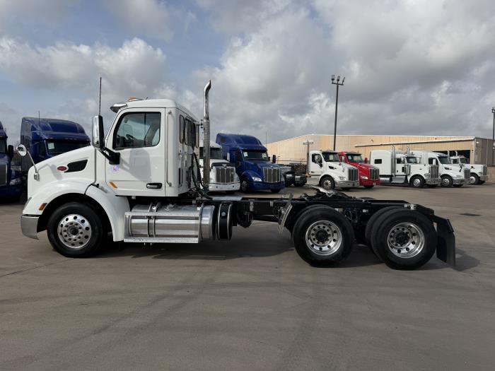 2021 Peterbilt 579-1