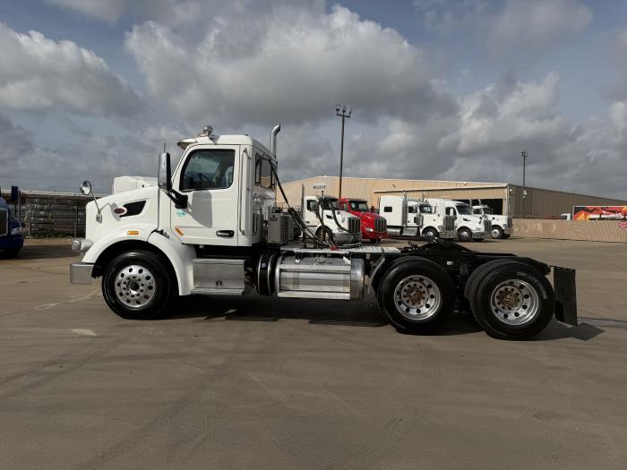 2020 Peterbilt 567-1